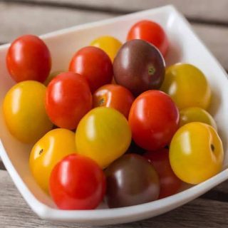 گوجه چری مخلوط در کاسه